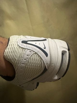 Nike Moto 2K Zapatillas Deportivas Blancas y Negra