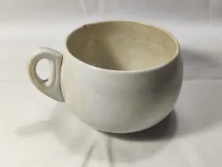 Taza antigua TANAGRA, con sellos de registro