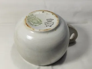 Taza antigua TANAGRA, con sellos de registro