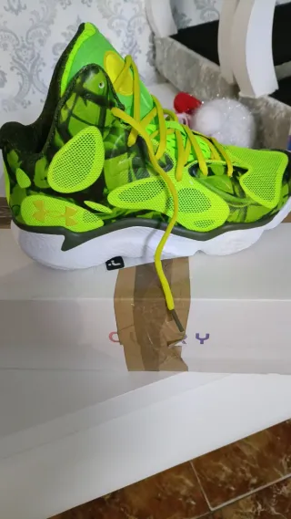 Zapatillas Under Armour Verdes y Amarillas