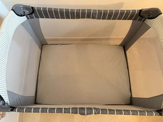 Cuna de viaje Graco con cambiador y colchón