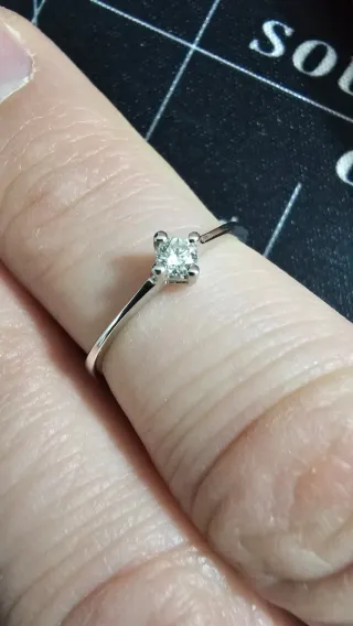 Anillo pedida oro blanco diamante