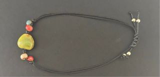 Bracciale regolabile con pietra verde