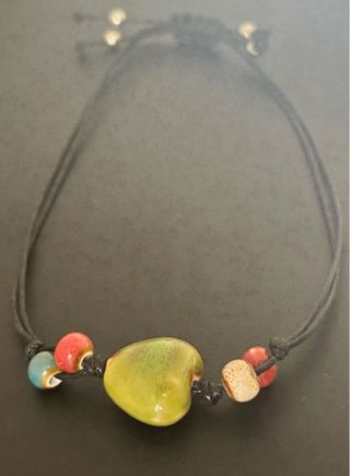 Bracciale regolabile con pietra verde