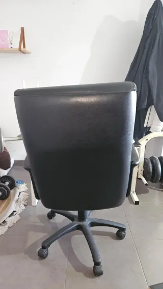 Silla de oficina negra