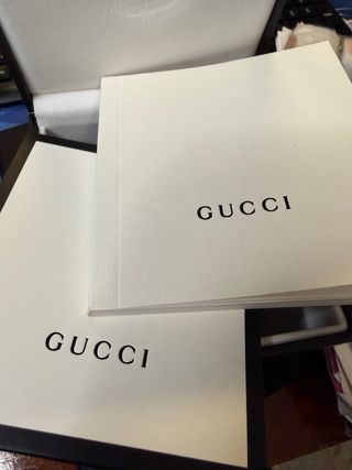 Orologio Gucci con Quadrante Rosso e Maialini