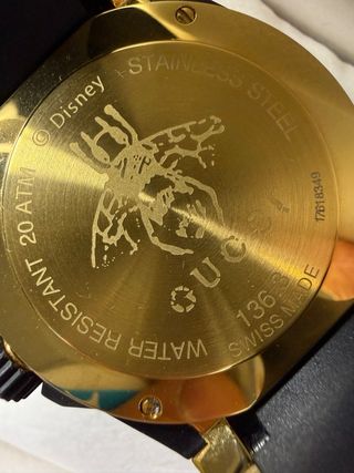 Orologio Gucci con Quadrante Rosso e Maialini