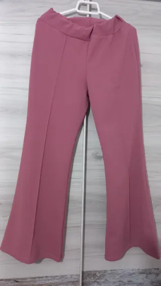 Pantalón rosa bota ancha talla M