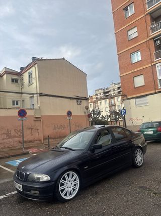 BMW 320d 136cv (vendo o cambio)
