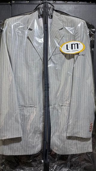 Traje gris de rayas (chaqueta y pantalón) Talla S