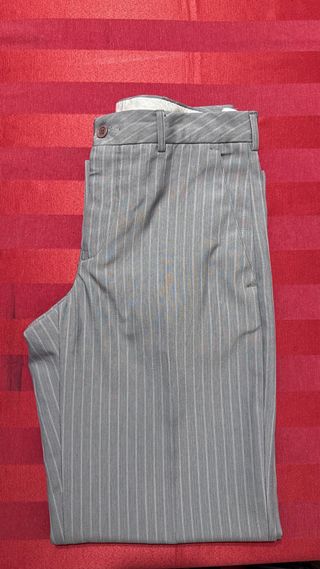 Traje gris de rayas (chaqueta y pantalón) Talla S