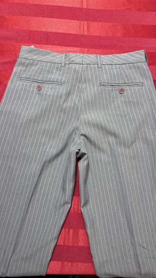Traje gris de rayas (chaqueta y pantalón) Talla S