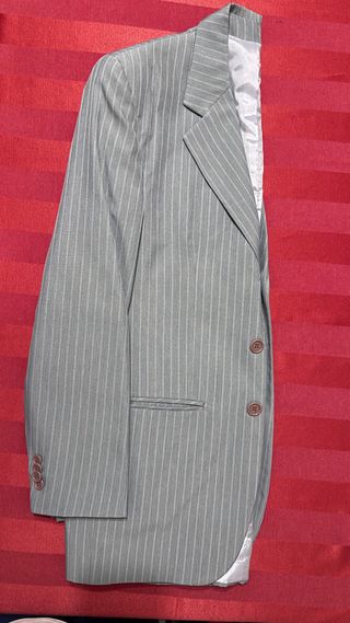 Traje gris de rayas (chaqueta y pantalón) Talla S