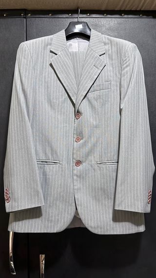 Traje gris de rayas (chaqueta y pantalón) Talla S
