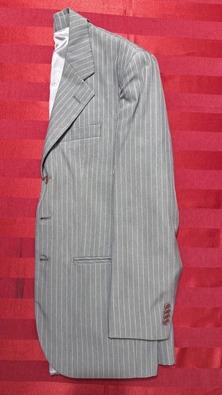 Traje gris de rayas (chaqueta y pantalón) Talla S