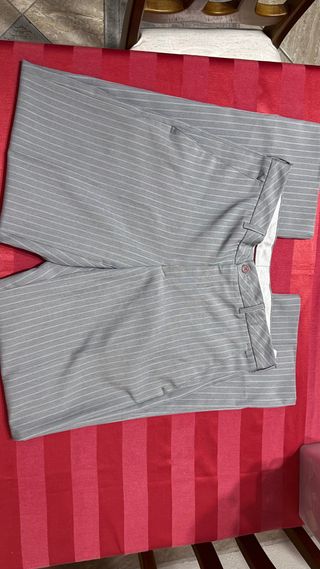 Traje gris de rayas (chaqueta y pantalón) Talla S