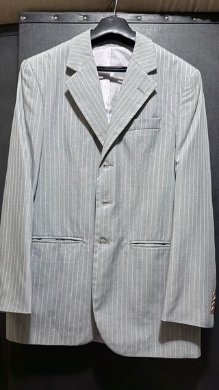 Traje gris de rayas (chaqueta y pantalón) Talla S
