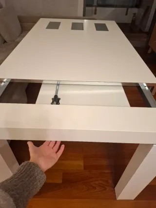 Mesa de salón blanca extensible con cristal