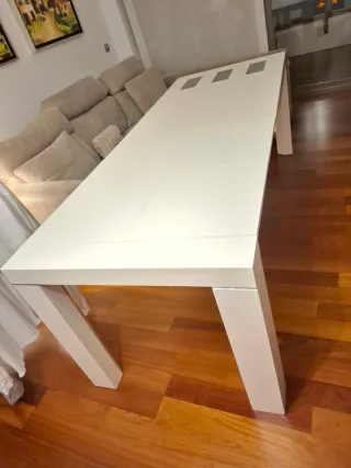 Mesa de salón blanca extensible con cristal