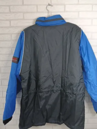 Chaquetón Kelme azul y negro