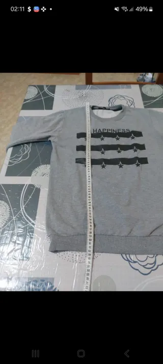 Maglia grigia con stampa donna