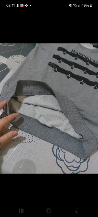 Maglia grigia con stampa donna