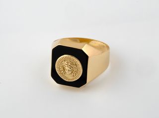 sello oro 18k con piedra con onix
