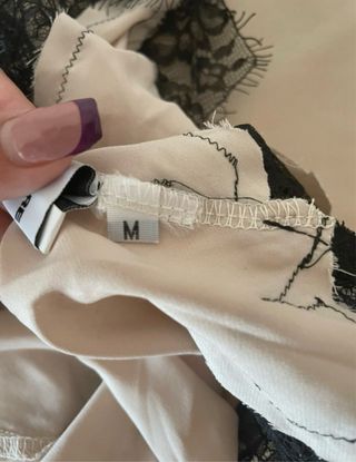 Top satén INNOVARE encaje negro blanco Talla M