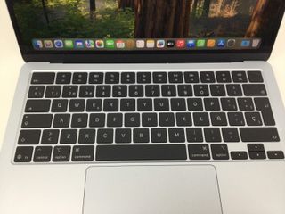 portatil apple apple macbook air m4 10-core 4.4 13 (10gpu) (2025) (a3240)