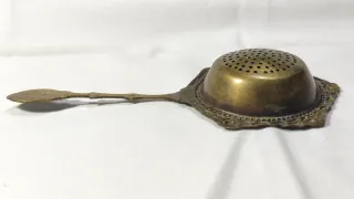 Colador infusiones antiguo metal