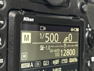 NIKON D500