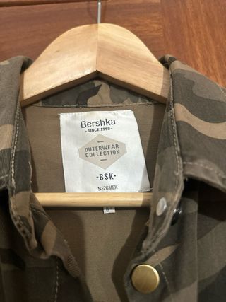 Chaqueta militar Bershka Talla S