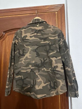 Chaqueta militar Bershka Talla S