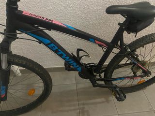 Bicicleta MTB BTWIN Negra y Azul