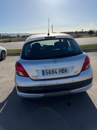 Peugeot 207 año 2011  270.000 kilometros