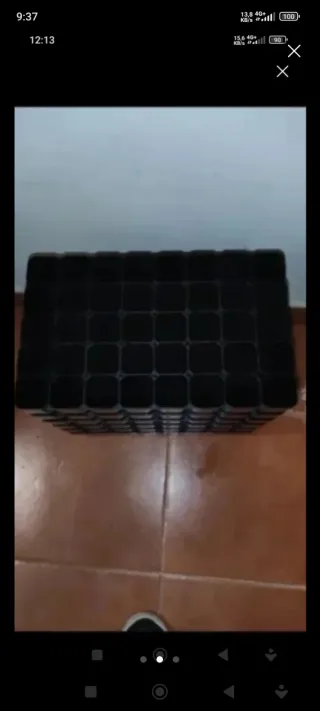 Semilleros rígidos de plástico negro