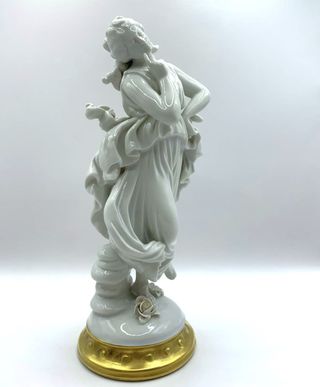 CAPODIMONTE Soprammobile antico