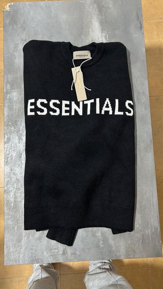 Sudadera ESSENTIALS Negra