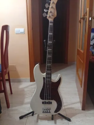 Bajo Marcus Miller P7 Alder 4 AW 2nd Gen