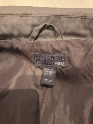 Chaqueta gabardina gris