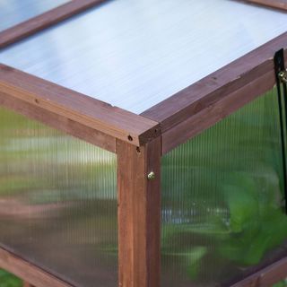 Mini Invernadero de Jardín Elevado para Huerto para Plantas Estructura de Madera y Policarbonato con Techo Abatible e Inclinado, 90X50X93Cm