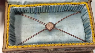 Cofre joyero antiguo siglo XIX tallado