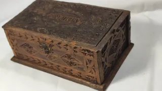 Cofre joyero antiguo siglo XIX tallado