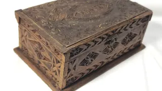 Cofre joyero antiguo siglo XIX tallado