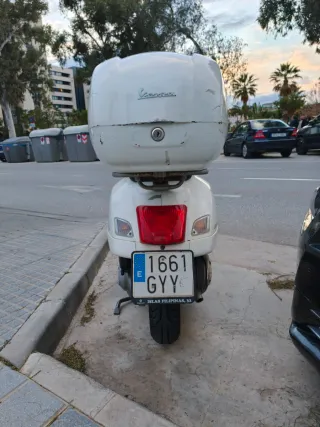 Vespa GTS 300 Blanca. Año 2009. 40.000km.