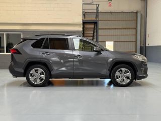Toyota Rav4 2.5l 220H Advance