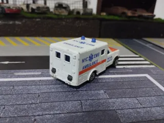 Ambulancia Majorette NYC EMS #255