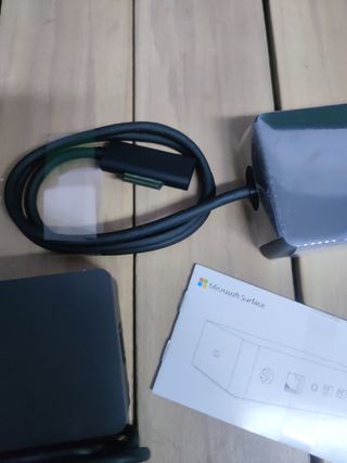 Microsoft - Base dock para Surface