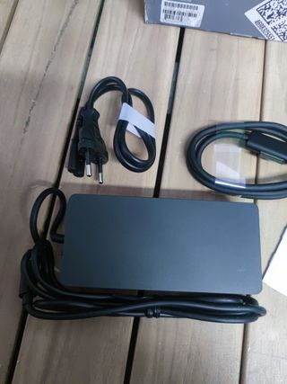 Microsoft - Base dock para Surface