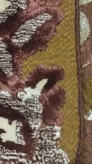 Tapete o falda de camilla antiguo